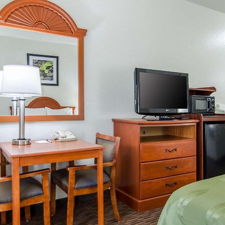 Quality Inn Junction City Near Fort Riley Exteriér fotografie